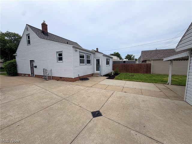4717 Summer Lane, Brooklyn, OH 44144