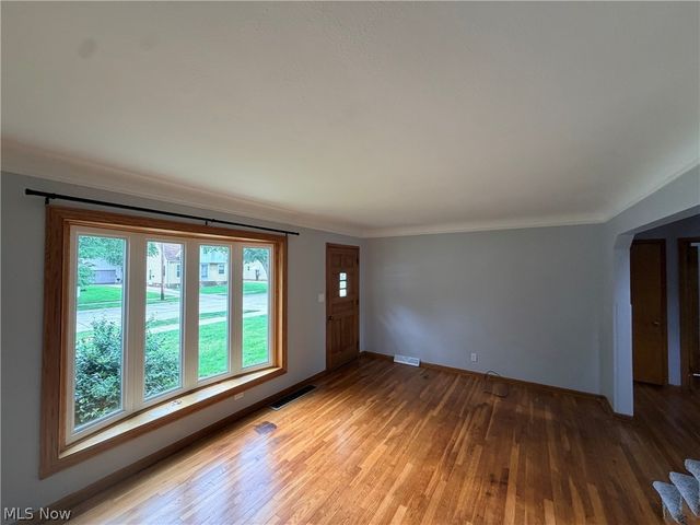 4717 Summer Lane, Brooklyn, OH 44144