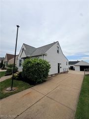 4717 Summer Lane, Brooklyn, OH 44144