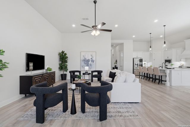 111 HUNTWICK DR, Boerne, TX 78006