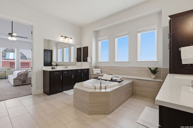 111 HUNTWICK DR, Boerne, TX 78006
