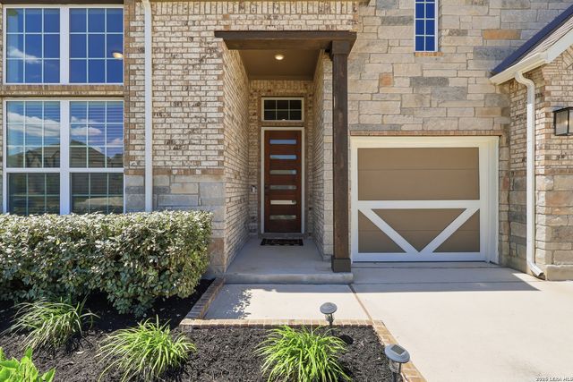 111 HUNTWICK DR, Boerne, TX 78006