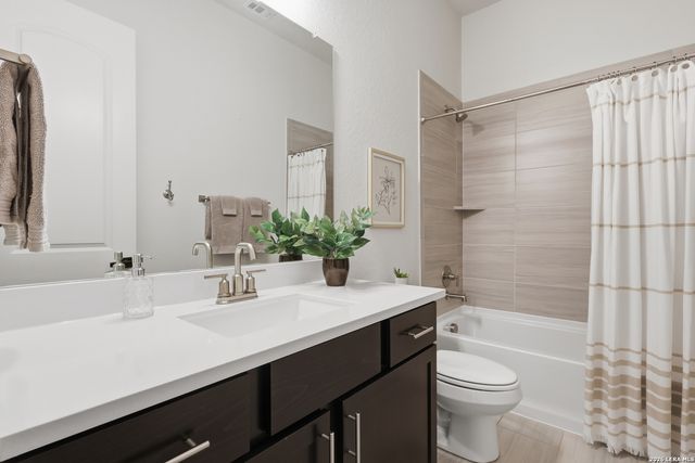 111 HUNTWICK DR, Boerne, TX 78006