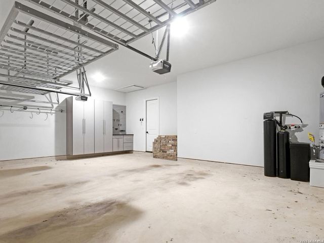 111 HUNTWICK DR, Boerne, TX 78006