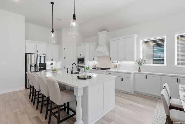111 HUNTWICK DR, Boerne, TX 78006