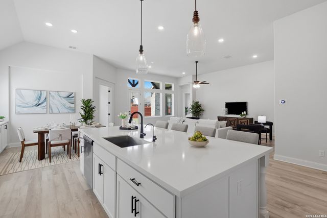 111 HUNTWICK DR, Boerne, TX 78006