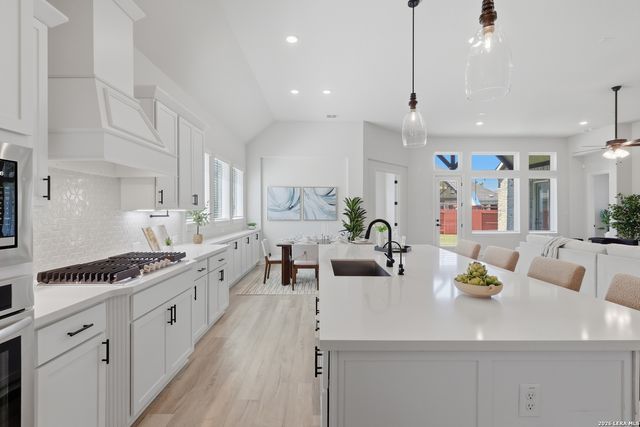 111 HUNTWICK DR, Boerne, TX 78006