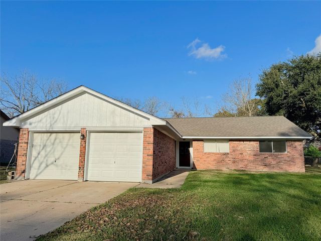 1415 Avenue C, Danbury, TX 77534