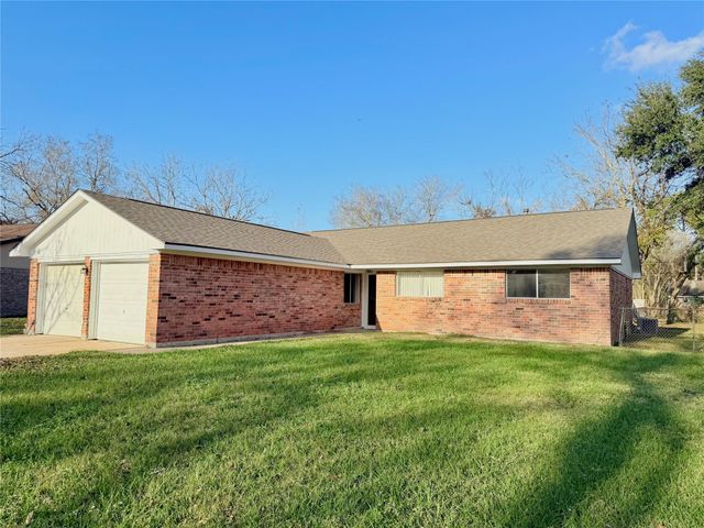 1415 Avenue C, Danbury, TX 77534