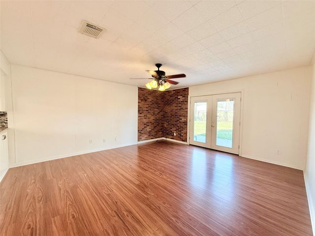 1415 Avenue C, Danbury, TX 77534