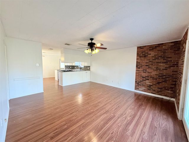 1415 Avenue C, Danbury, TX 77534