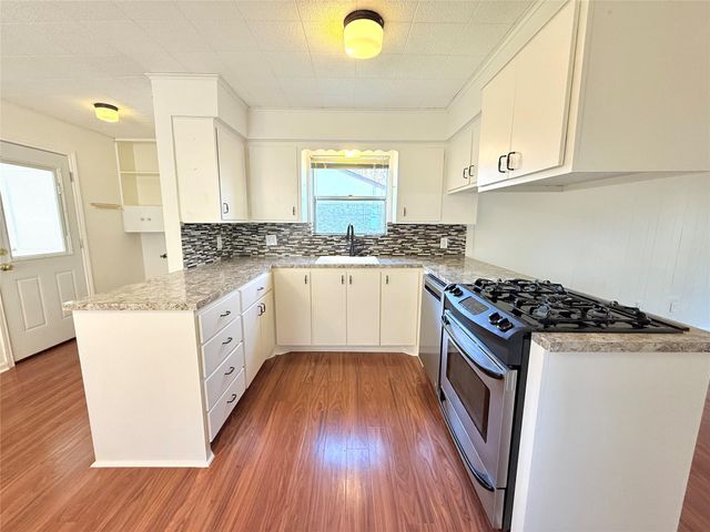 1415 Avenue C, Danbury, TX 77534