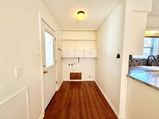 1415 Avenue C, Danbury, TX 77534