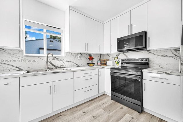 876 NE 81st St, Miami, FL 33138