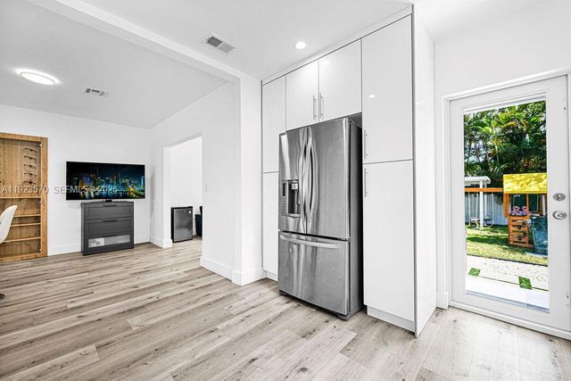 876 NE 81st St, Miami, FL 33138