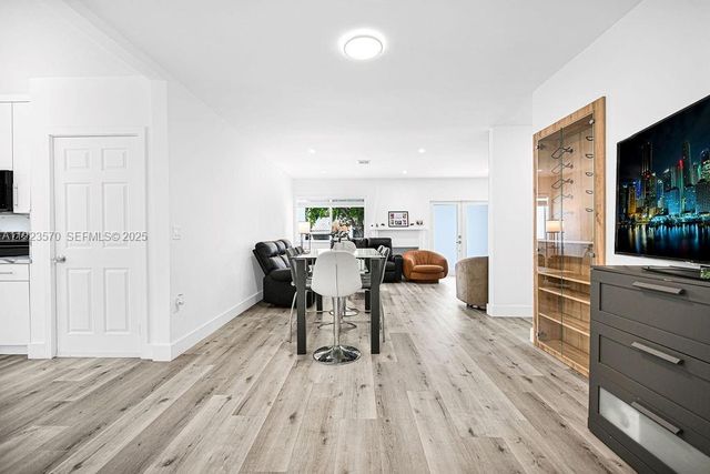 876 NE 81st St, Miami, FL 33138