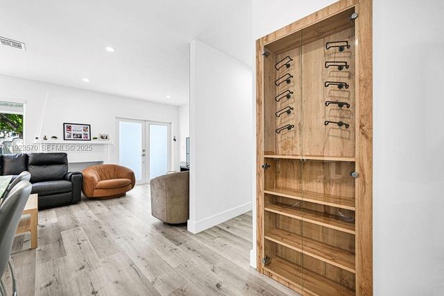 876 NE 81st St, Miami, FL 33138