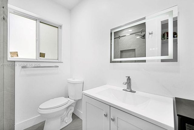 876 NE 81st St, Miami, FL 33138