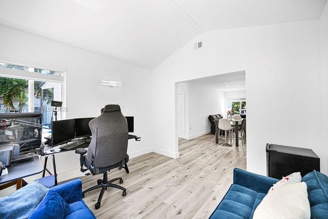 876 NE 81st St, Miami, FL 33138