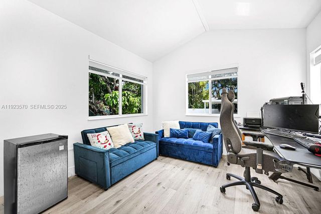 876 NE 81st St, Miami, FL 33138