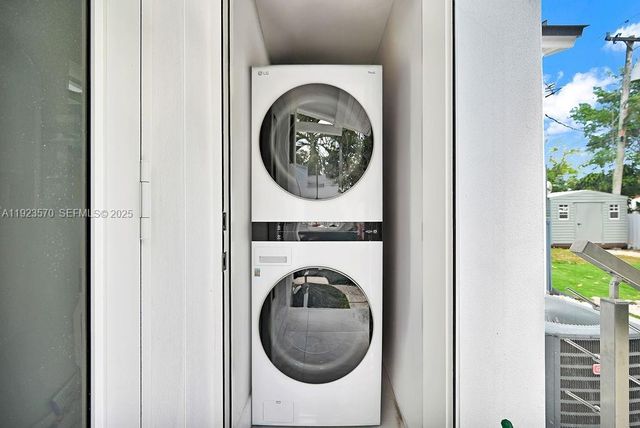 876 NE 81st St, Miami, FL 33138