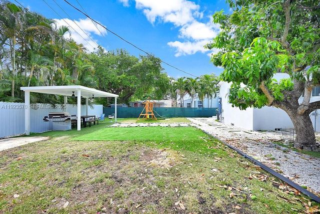 876 NE 81st St, Miami, FL 33138