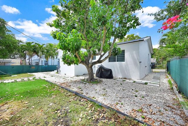 876 NE 81st St, Miami, FL 33138