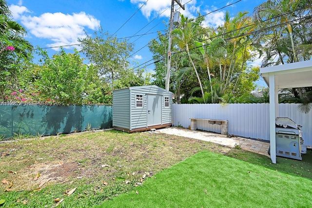 876 NE 81st St, Miami, FL 33138