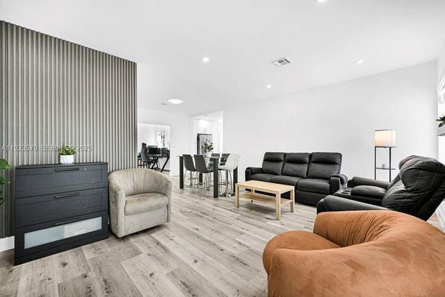 876 NE 81st St, Miami, FL 33138