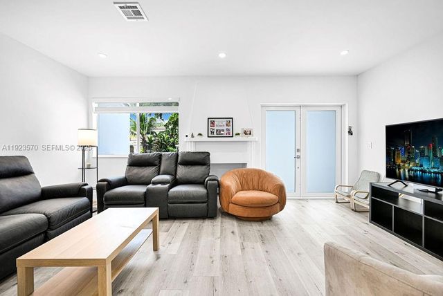 876 NE 81st St, Miami, FL 33138