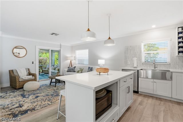 742 99th AVE N, Naples, FL 34108