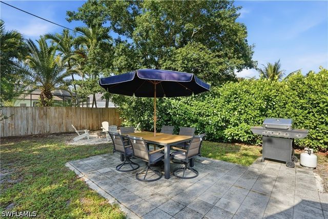 742 99th AVE N, Naples, FL 34108