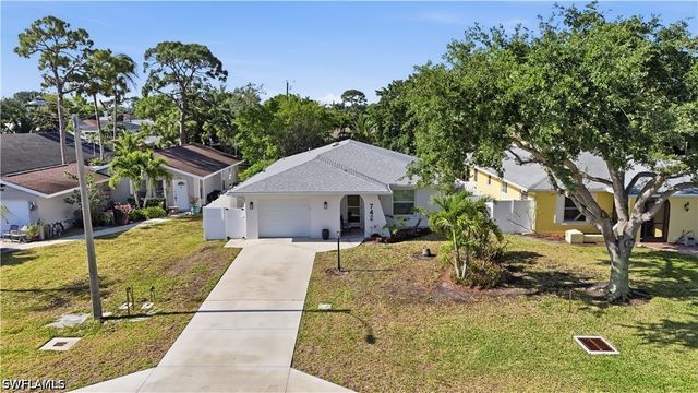742 99th AVE N, Naples, FL 34108