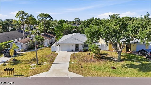 742 99th AVE N, Naples, FL 34108