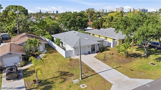 742 99th AVE N, Naples, FL 34108
