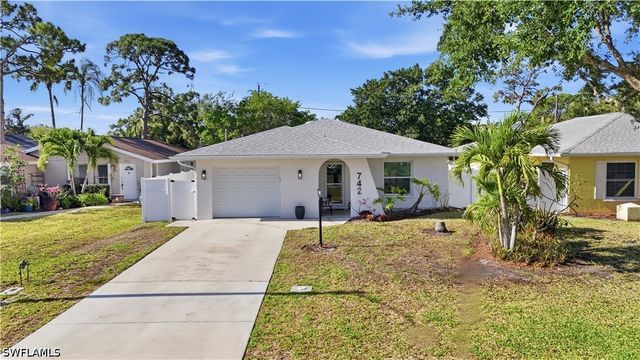 742 99th AVE N, Naples, FL 34108