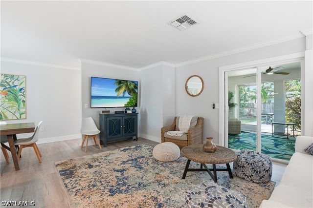 742 99th AVE N, Naples, FL 34108