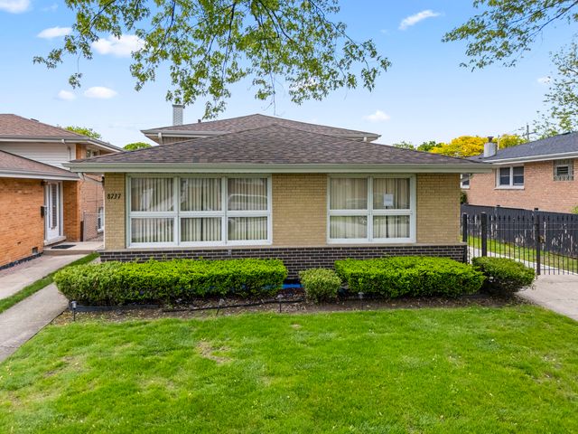 8737 S 50th Avenue, Oak Lawn, IL 60453