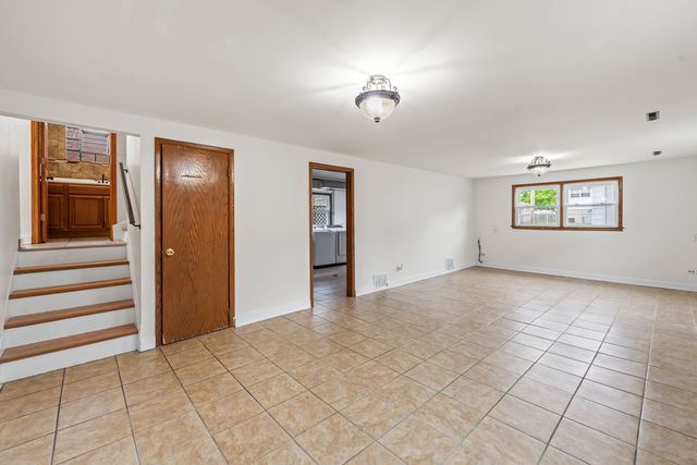 8737 S 50th Avenue, Oak Lawn, IL 60453