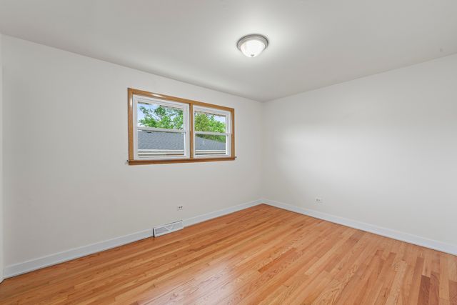 8737 S 50th Avenue, Oak Lawn, IL 60453
