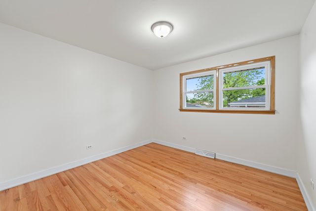 8737 S 50th Avenue, Oak Lawn, IL 60453
