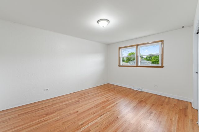 8737 S 50th Avenue, Oak Lawn, IL 60453