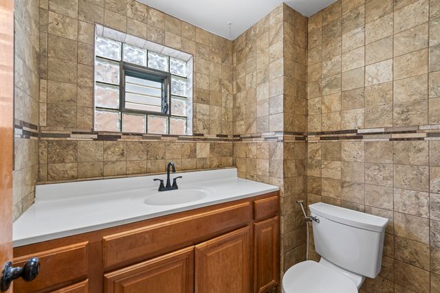 8737 S 50th Avenue, Oak Lawn, IL 60453