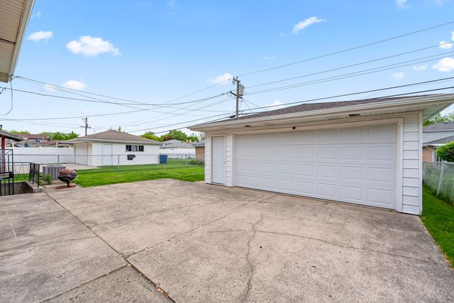 8737 S 50th Avenue, Oak Lawn, IL 60453