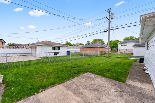 8737 S 50th Avenue, Oak Lawn, IL 60453
