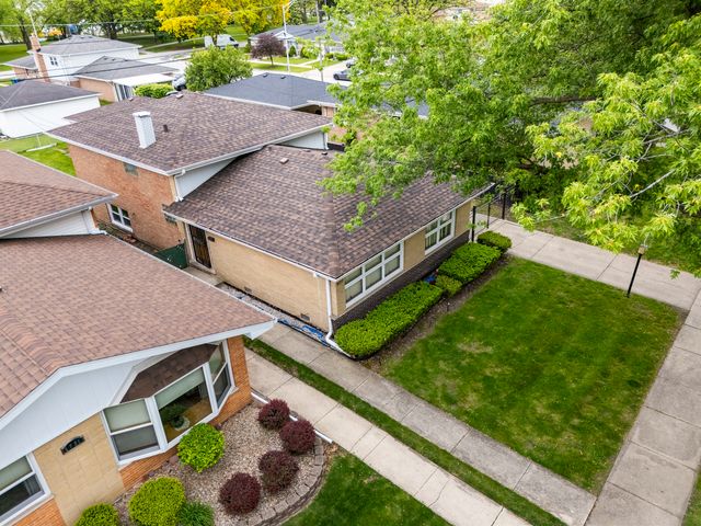 8737 S 50th Avenue, Oak Lawn, IL 60453