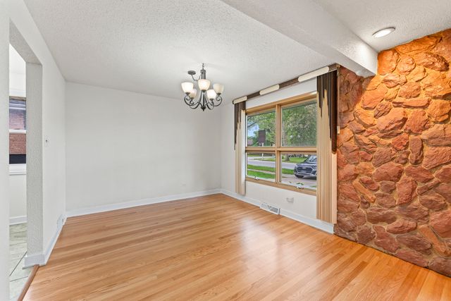 8737 S 50th Avenue, Oak Lawn, IL 60453