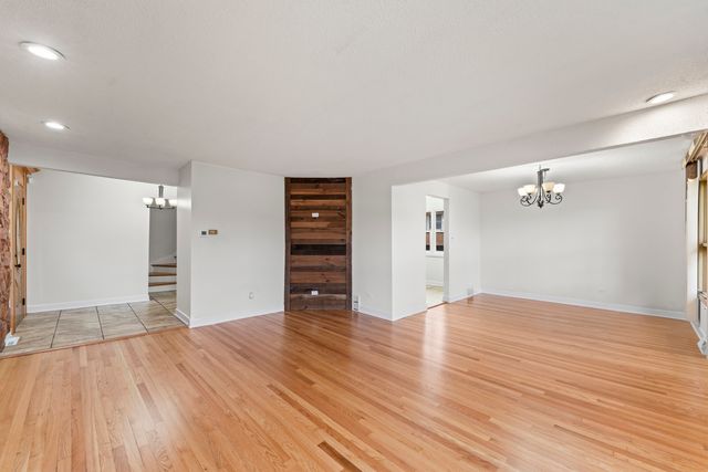 8737 S 50th Avenue, Oak Lawn, IL 60453