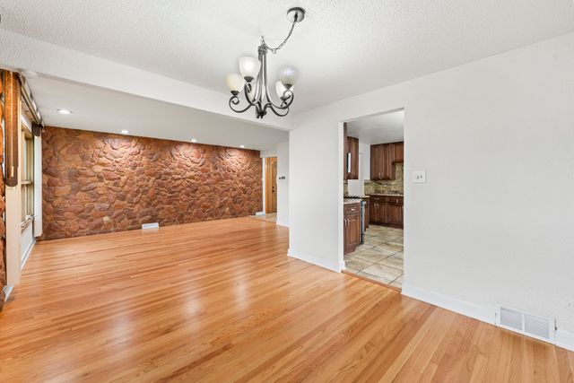 8737 S 50th Avenue, Oak Lawn, IL 60453