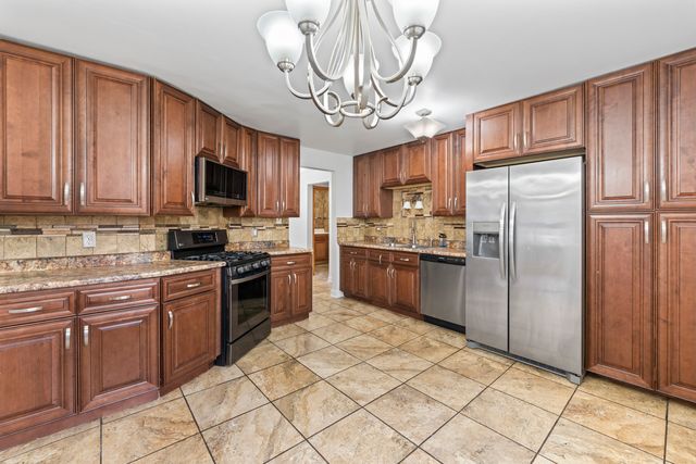8737 S 50th Avenue, Oak Lawn, IL 60453